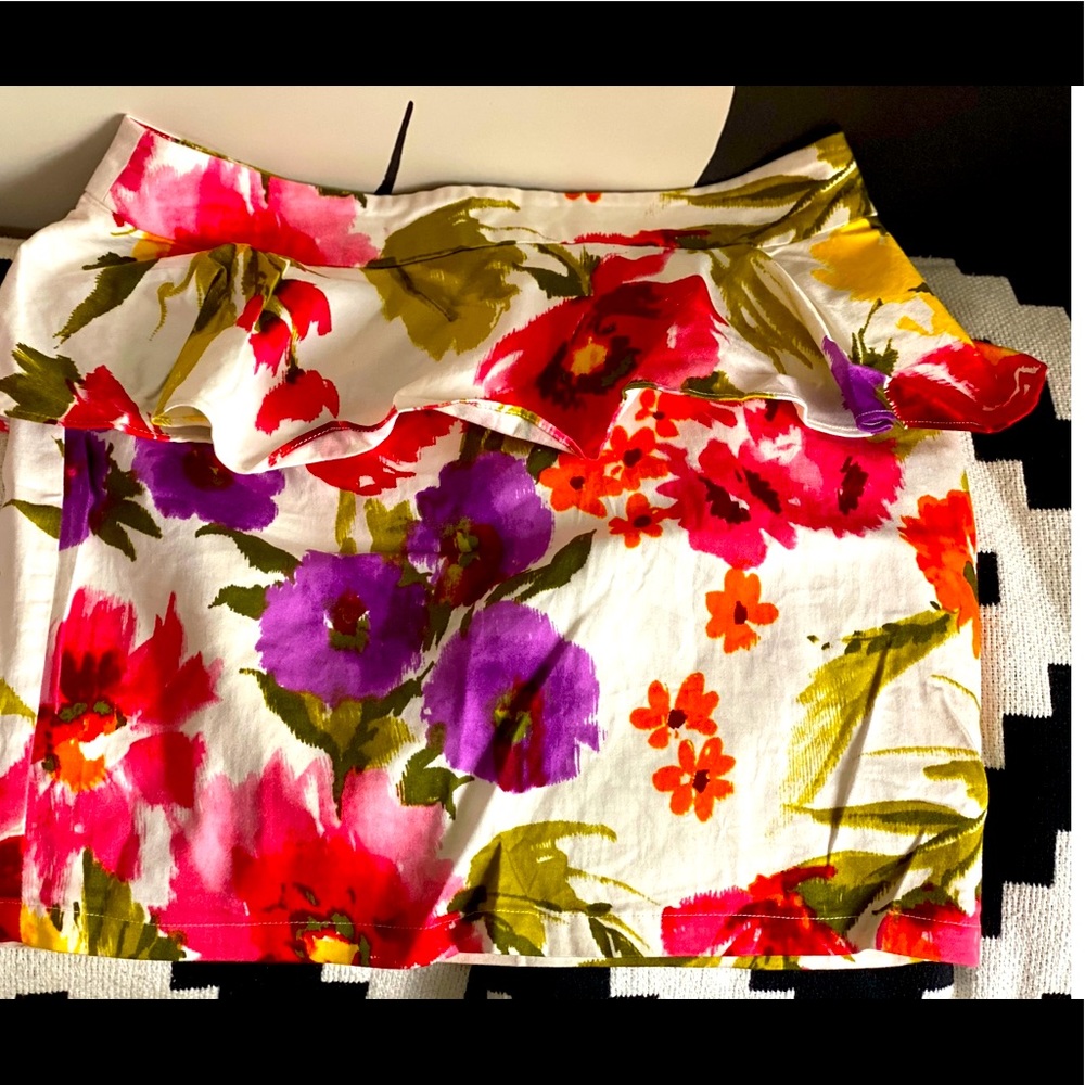 Cute florals skirt with ruffles
